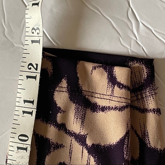 Elegant Dress With Filigree Pattern - Picture 11 of 13